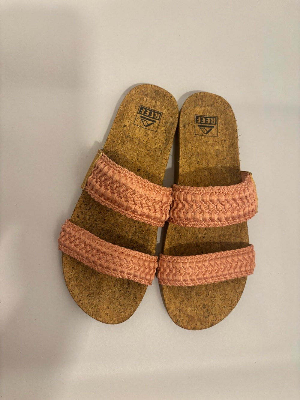 REEF flat women’s Sandals
Size 9
